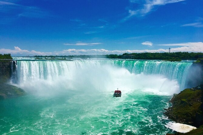 Niagara Falls Day Tour from Toronto - Winter versus summer at Niagara Falls