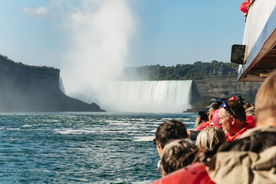 Niagara Falls: Early Access Boat & Journey Behind the Falls - What the guides add to the three hours