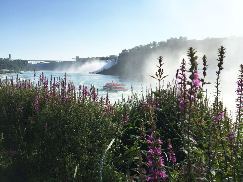 Niagara Falls from Toronto: Skip-the-Line Boat, Tower & JBF - Maple syrup and chocolate at Maple Leaf Place