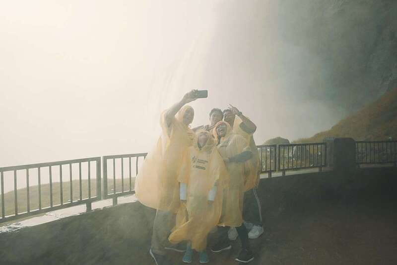 Niagara Falls, ON: Helicopter Ride with Boat & Skylon Lunch - Why the small group makes a difference