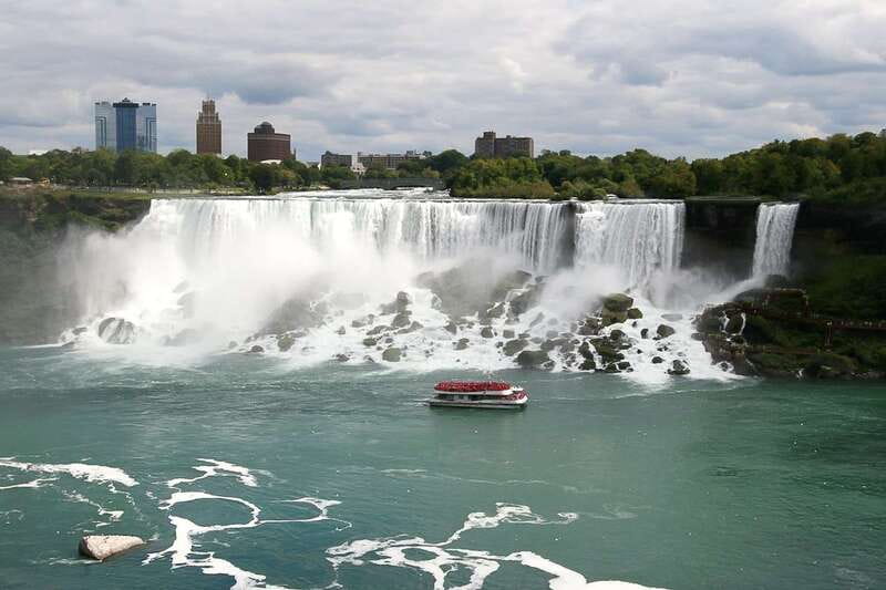 Niagara Falls, ON: Helicopter Ride with Boat & Skylon Lunch - Is $305 per person good value?