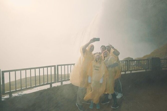 Niagara Falls Tour from Toronto with Winery & Niagara on The Lake - Guides, commentary, and the group experience