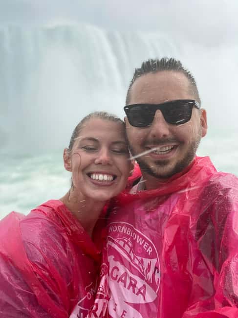 Niagara Falls: Tour with Tower, Journey, Boat & Syrup Taste - A maple stop at Maple Leaf Place