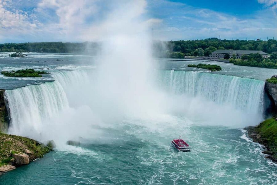 Niagara Falls: Walking Tour with Skip-the-Ticket-Line Boat - The Niagara Parkway supplies the best land views