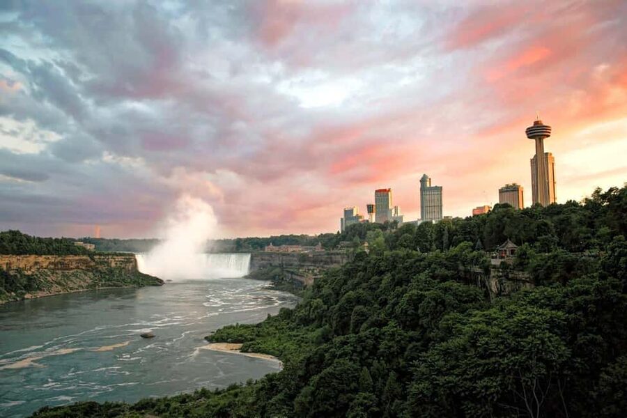 Niagara Falls: Walking Tour with Skip-the-Ticket-Line Boat - Priority access leads to Niagara City Cruises