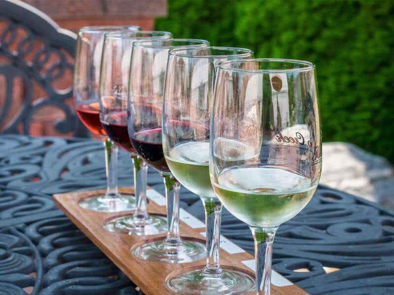 Niagara Falls: Winter Niagara Wine Tour with Transportation - Getting to the bus without a morning scramble