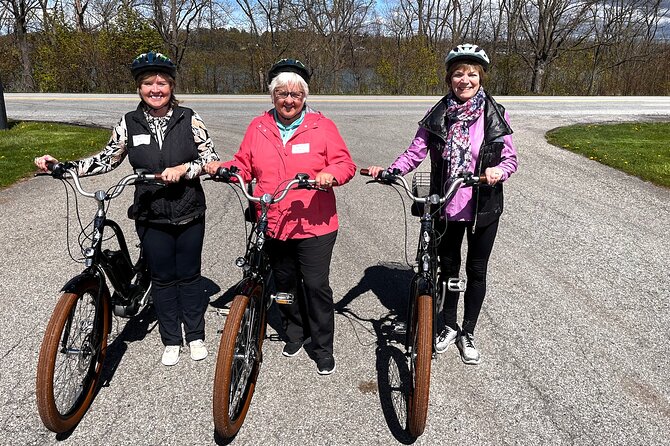 Niagara-on-the-Lake Cycle and Wine-Tasting Tour with Optional Lunch - The ride through wine country