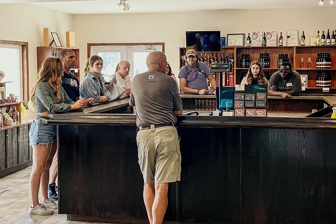 Niagara-on-the-Lake Cycle and Wine-Tasting Tour with Optional Lunch - Three winery stops and Ontario wine