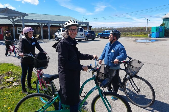 Niagara-on-the-Lake Cycle and Wine-Tasting Tour with Optional Lunch - Guides, safety, and the group experience