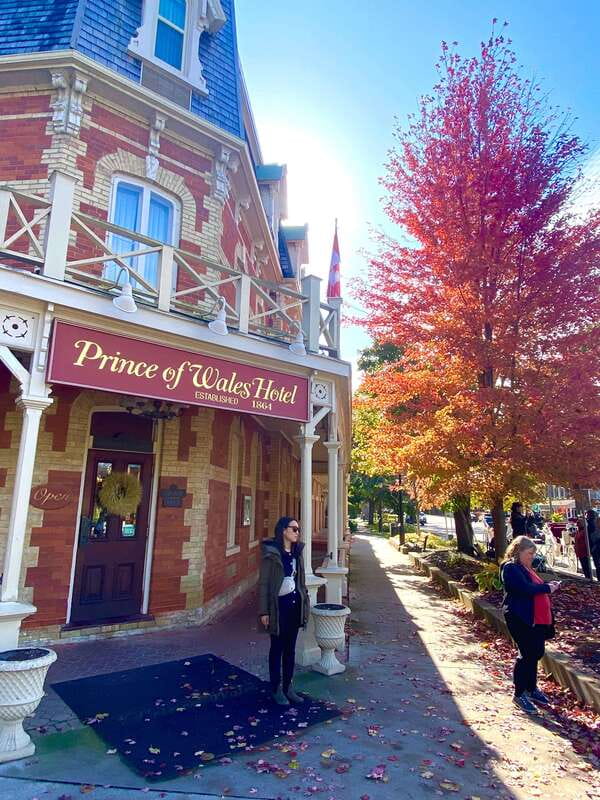 Niagara-on-the-Lake: Guided Walking Tour - Reading the old buildings along Queen Street