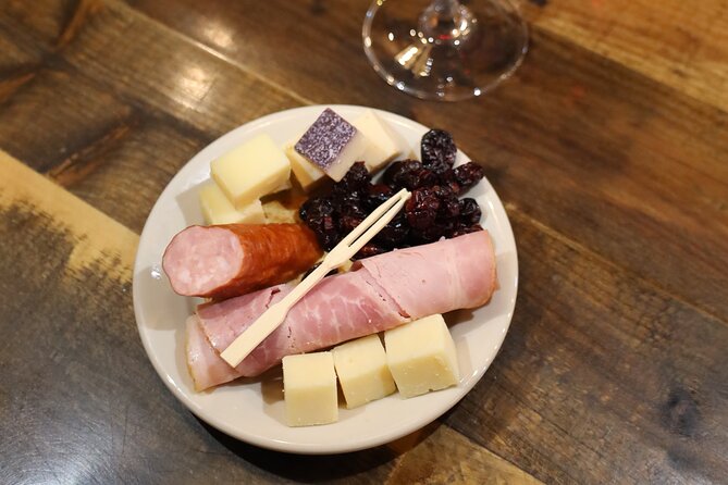 Niagara-on-the-Lake Small Group Wine Tasting Tour - Guides who make the ride worthwhile