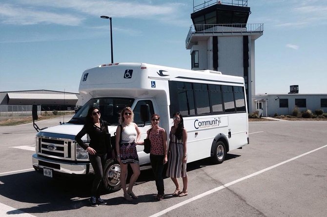 Niagara-on-the-Lake Small Group Wine Tour with Picnic Lunch - Lunch: picnic in the plan, restaurant in practice