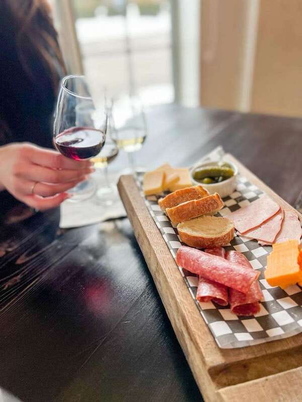 Niagara-on-the-Lake: Wine & Charcuterie Tour with Tastings - The drive sets the tone