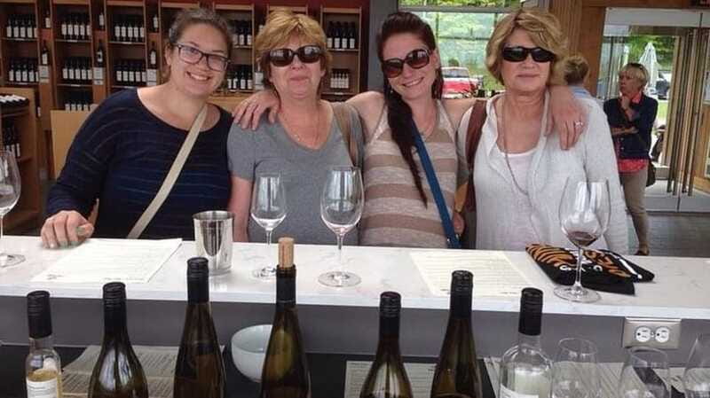Niagara-on-the-Lake: Wine Tour with Tastings and Lunch - Ice Wine, Niagara’s signature pour