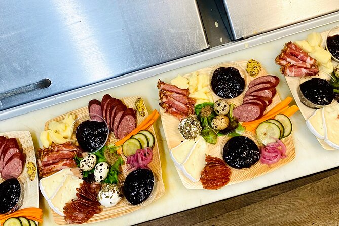 Okanagan Bee Tour and Lunch at Winery in Kelowna - Lunch on the patio or in the picnic areas