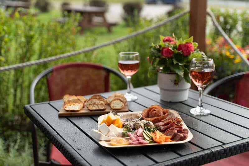 Okanagan Bee Tour, Wine Tasting and Lunch at Kelowna Winery - What the $50 price really covers