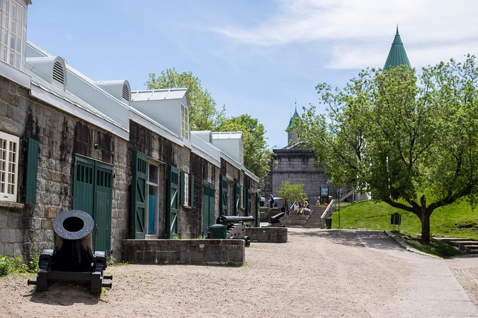 Old Quebec City Food Tour with 10+ Autentic Local Tastings - Food comes with a useful history lesson