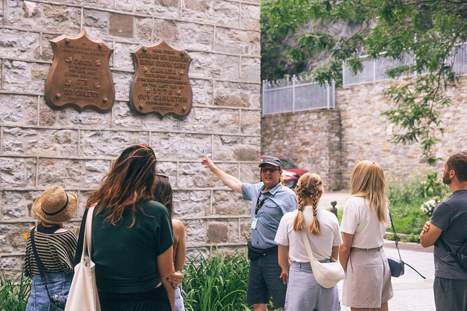 Old Quebec Classique Walking Tour with Funicular - How the small group changes the experience