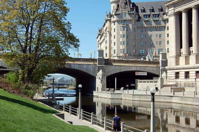 Ottawa: 4-Hour Bike Rental - Choosing between the city and the river