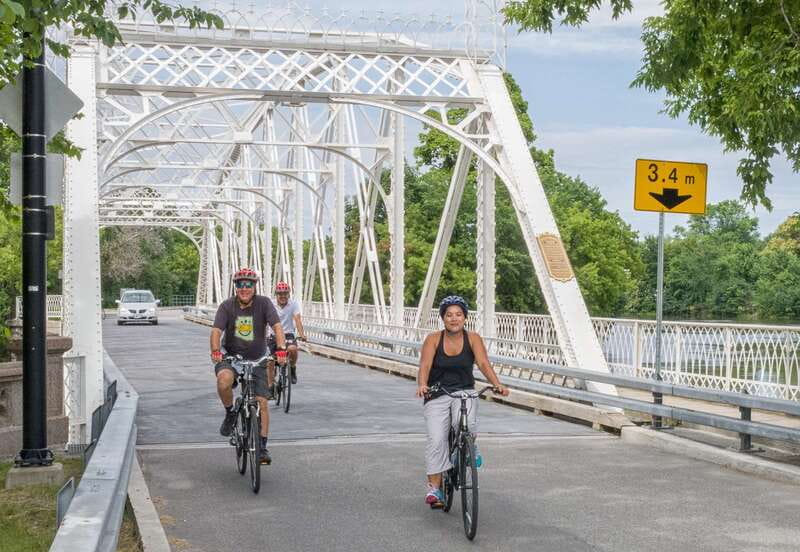 Ottawa: 4 or 8-Hour Bike Rental with Self-Guided Tour - Picking the right bike near Parliament Hill