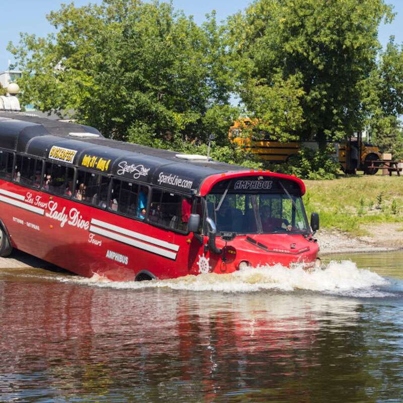 Ottawa: Bilingual Guided City Tour by Amphibious Bus - A small tour with a big family appeal