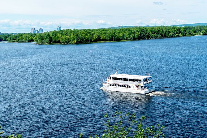 Ottawa Boat Cruise - Paul's Boat Line - Boarding the Paula D