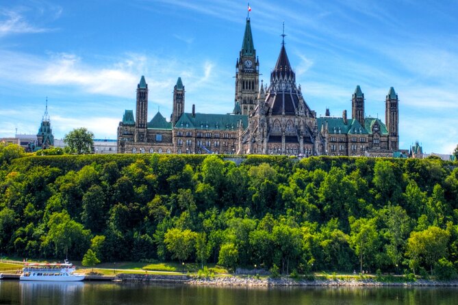 Ottawa Boat Cruise - Paul's Boat Line - The Supreme Court, the Mint, and Sussex Drive