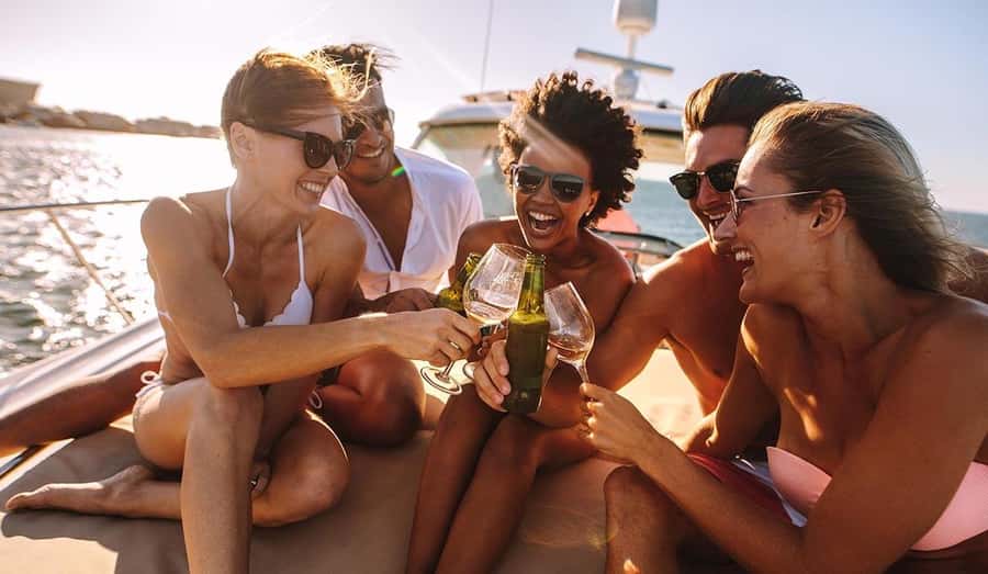 Ottawa: Downtown Yacht Cruise - Wed-Sun @ 6PM - 75 Minutes - Parliament at Golden Hour
