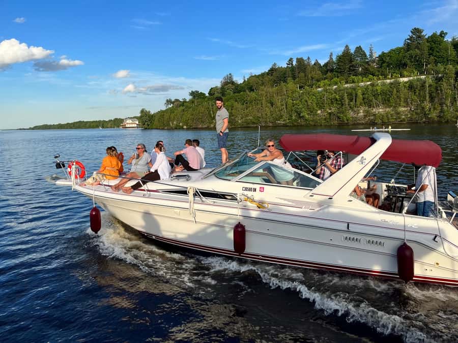 Ottawa: Downtown Yacht Cruise - Wed-Sun @ 6PM - 75 Minutes - Music, Drinks, and the Social Mood