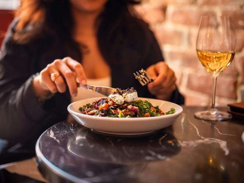 Ottawa: Evening Taste of the ByWard Market Food Tour - Who should book this food tour?