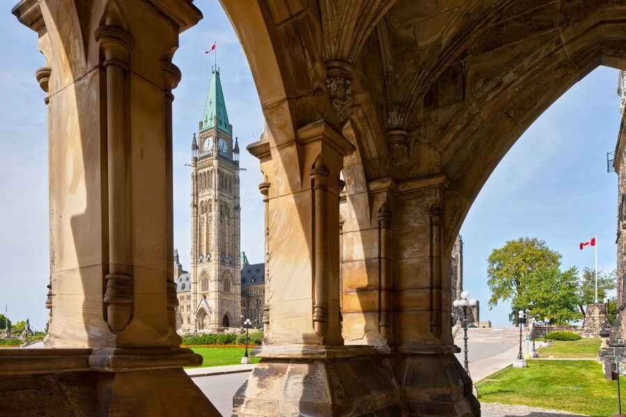 Ottawa: Hop-On Hop-Off Guided City Tour Pass - Guides, commentary, and the bilingual experience