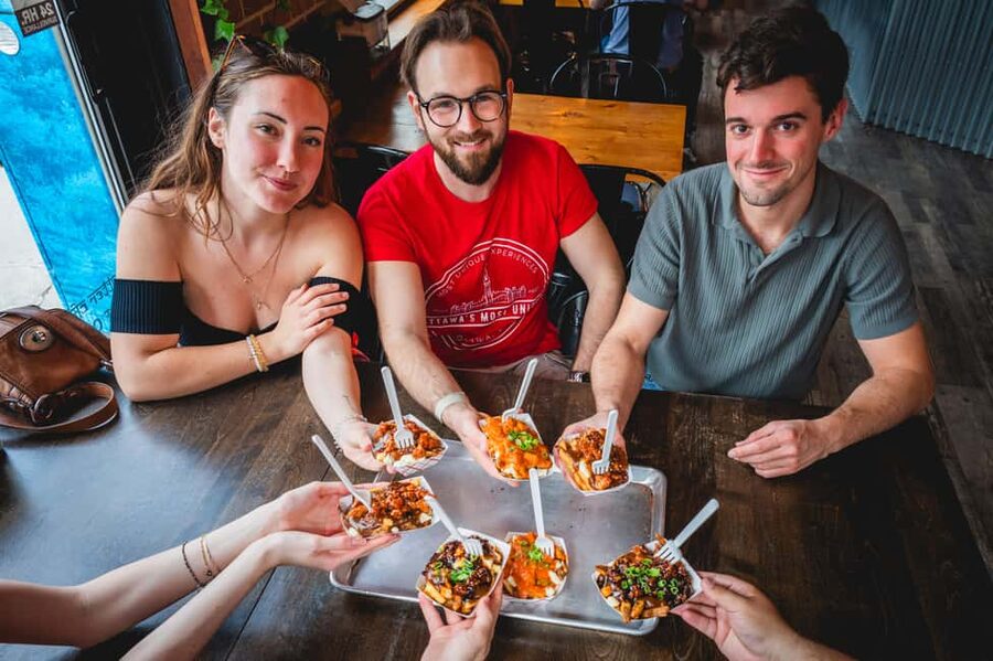 Ottawa: Most Unique Poutine Tour - Meeting at the Museum of Nature