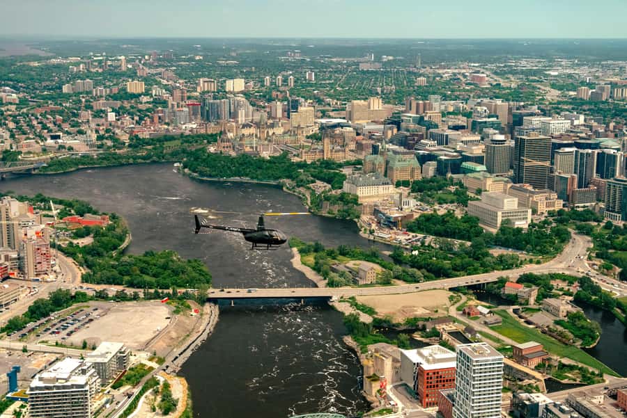 Ottawa: Panoramic helicopter flight (Gatineau Park + downtown) - Is $210 good value for two people?