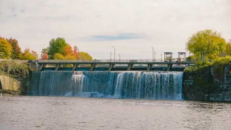 Ottawa Premium Small Group Tour with Canal Cruise - The Supreme Court and Museum of History photo stops