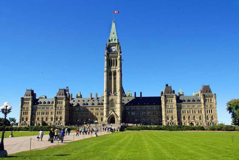 Ottawa: Private Walking Tour with a Local - Price, private value, and extra costs