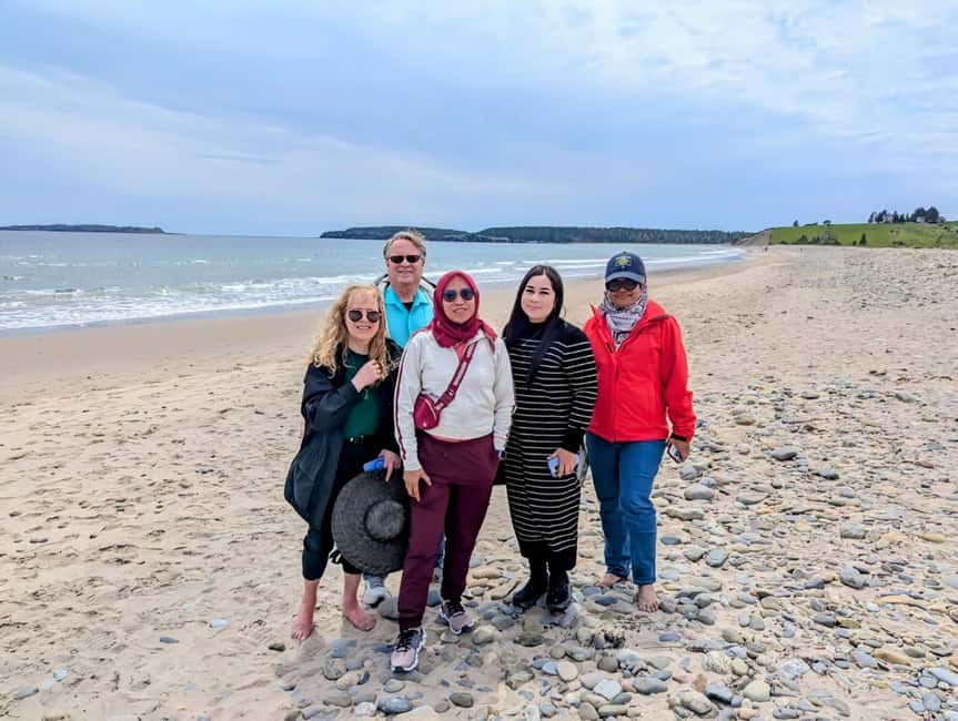 Peggy’s Cove, Lunenburg & 2 Hidden Gems – Full Day Tour - Two useful hours in Old Town Lunenburg