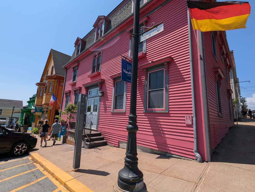 Peggy’s Cove, Lunenburg & 2 Hidden Gems – Full Day Tour - Why the guide matters on a packed route