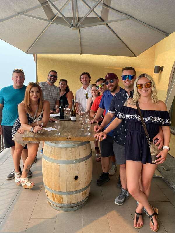 Penticton: Naramata Bench Full Day Guided Wine Tour - Lake Breeze combines wine and lunch