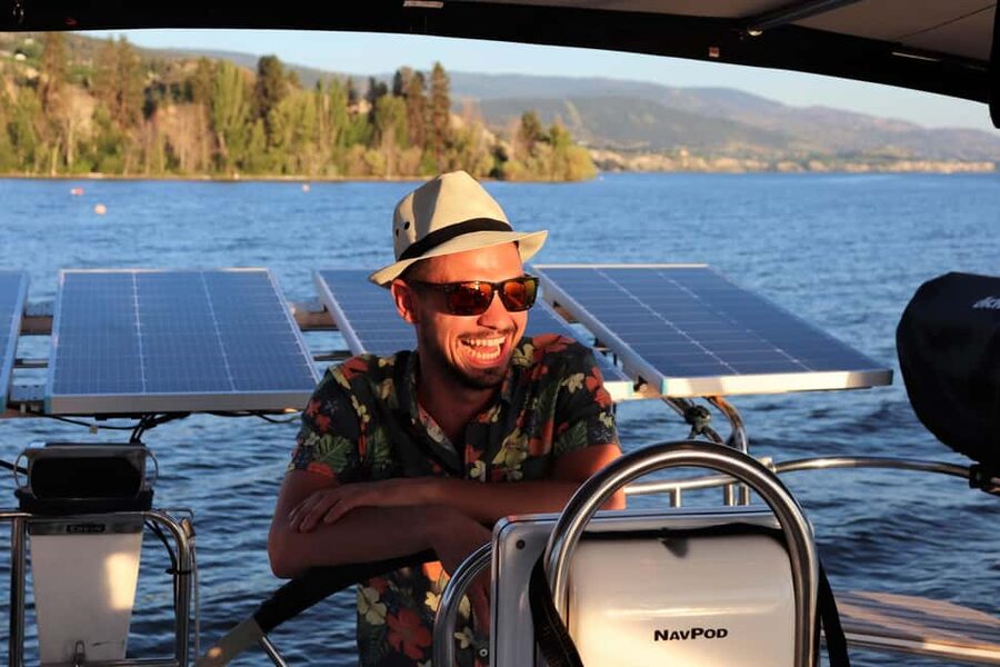 Penticton Okanagan Lake: Sailing Tour - Taking the helm with Dan