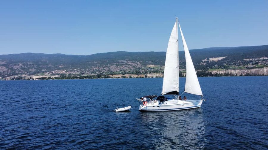 Penticton Okanagan Lake: Sailing Tour - What to pack for changing lake weather