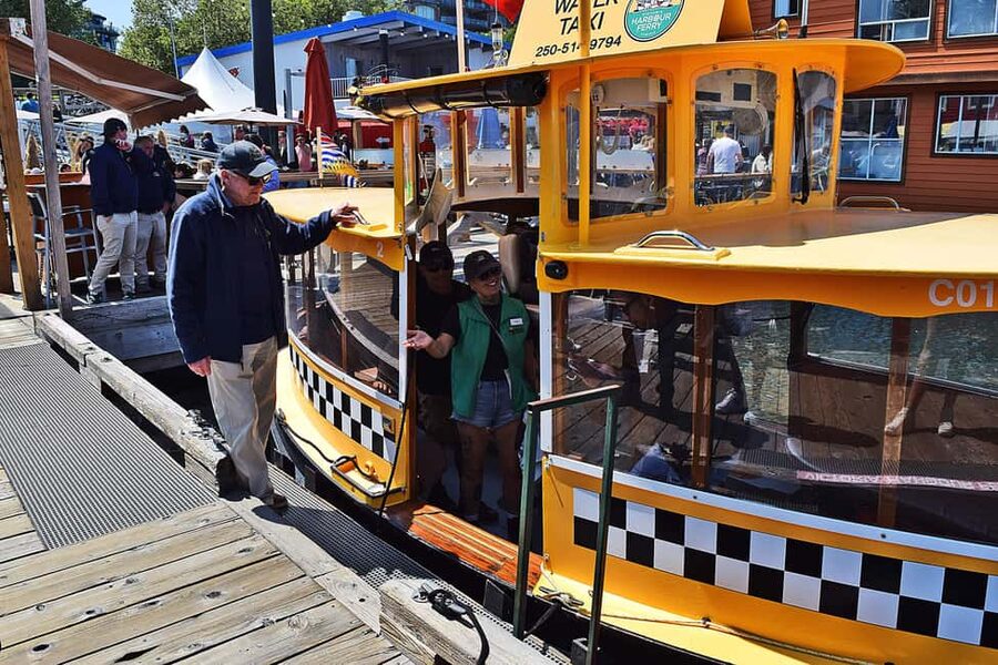 Pickle Pub Crawl: Ferry Rides and Appetizers - The Second Water Taxi: A Handy Harbour Reset