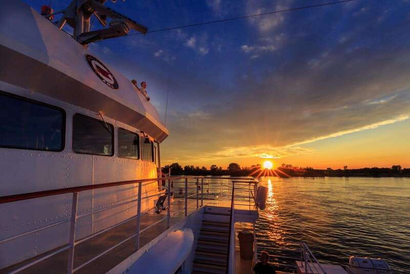 Québec City: 2-Hour Cocktail & DJ Evening Cruise - What the two-hour cruise feels like