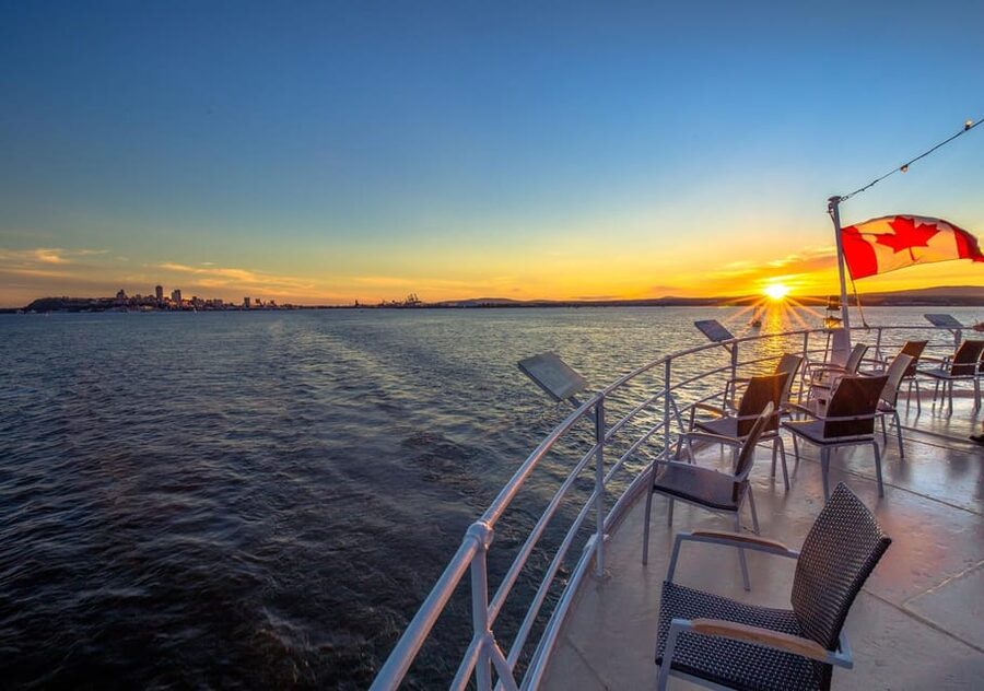 Québec City: 2-Hour Cocktail & DJ Evening Cruise - Music and dancing are the real highlights