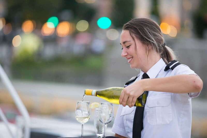 Québec City: 3 or 5-Course Dinner Cruise with DJ & Dancing - A dinner cruise with two distinct halves