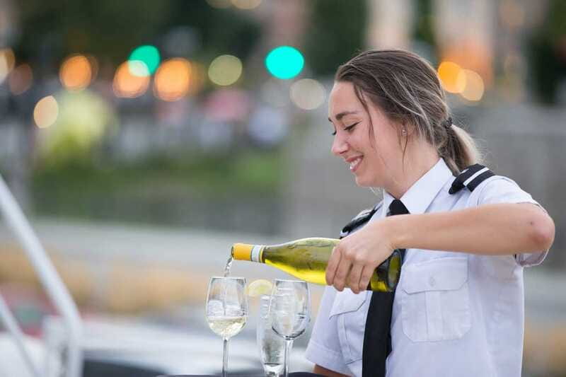 Québec City: 3 or 5-Course Dinner Cruise with DJ & Dancing - The 8:30 p.m. shift to DJ and dancing
