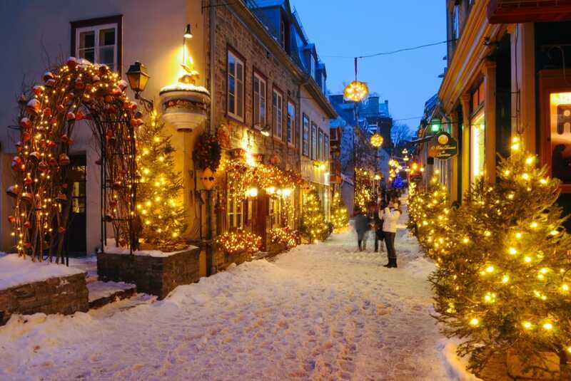 Quebec City: Christmas Magic Walking Tour in Old Quebec - The guides make the largest difference