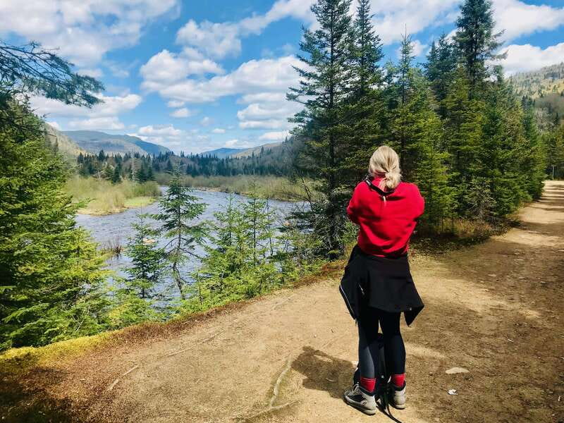 Quebec City: Guided Hike in Jacques-Cartier National Park - Regional tastings and a lunch stop by the water