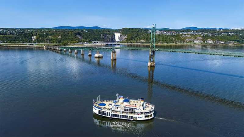 Québec City: Guided Sightseeing River Cruise - Baie de Beauport and the return toward the city
