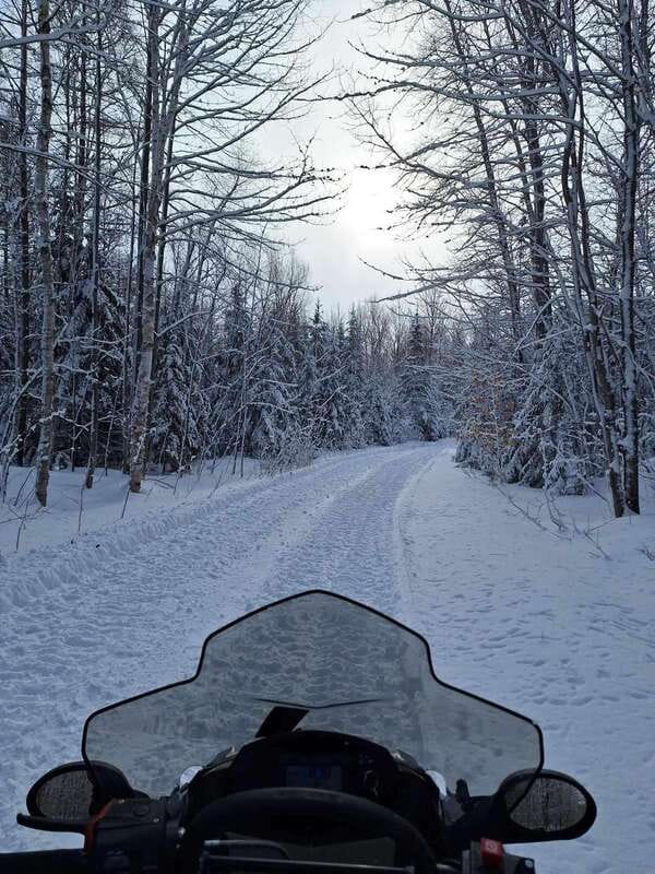 Quebec City: Guided Snowmobile Tour - Sharing a snowmobile and changing drivers
