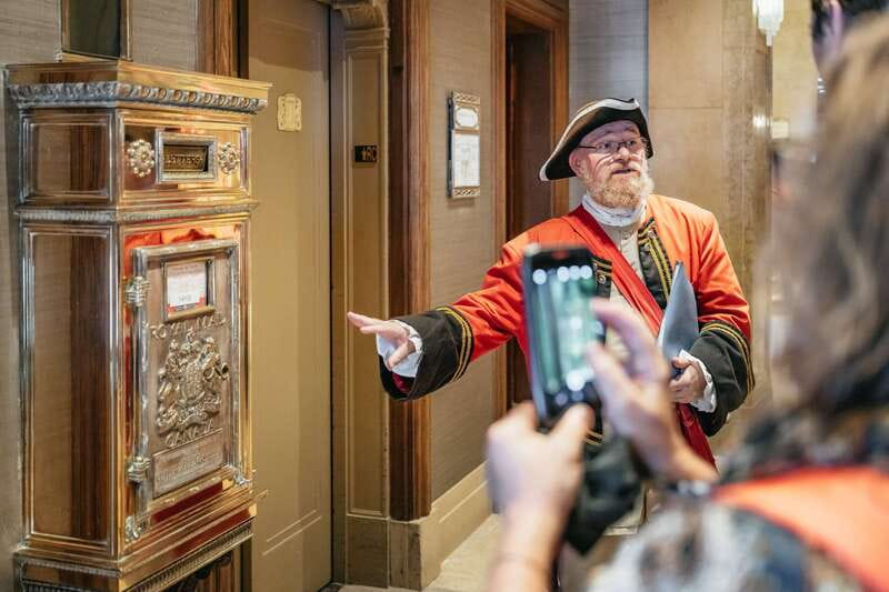 Quebec City: Guided Tour of Fairmont Le Château Frontenac - A lively format, with a few practical trade-offs